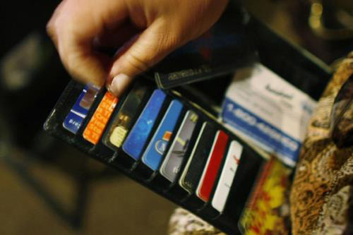 Nhiều quy định theo hướng siết chặt hơn hoạt động của thẻ ATM và thẻ tín dụng. 