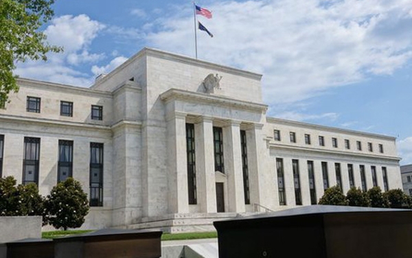 Cục Dự trữ Liên bang Mỹ (Fed). 