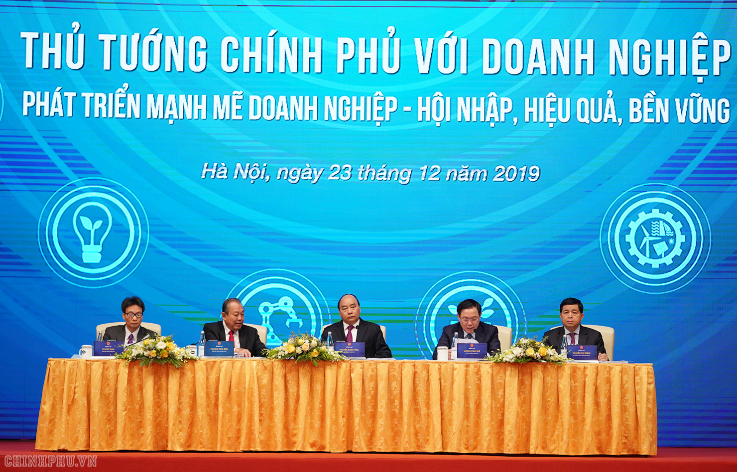 Thủ tướng Nguyễn Xuân Phúc chủ trì Hội nghị với doanh nghiệp.