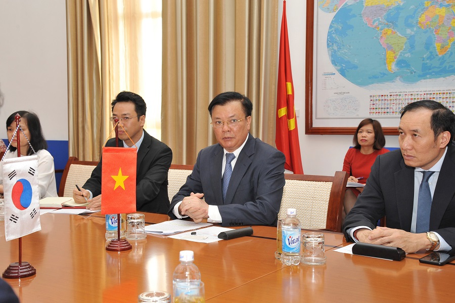 Bộ trưởng Đinh Tiến Dũng đánh giá cao quan hệ hợp tác giữa FSC và Bộ Tài chính.