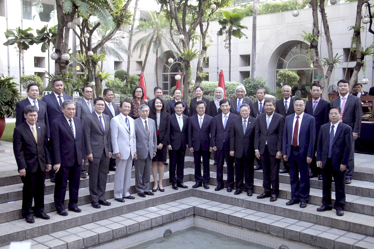 Đại diện các nước trong khu vực ASEAN+3, các tổ chức tài chính quốc tế tham dự Hội nghị.