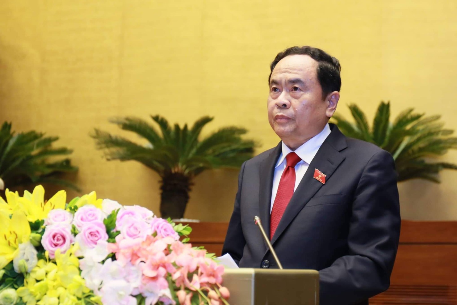Chủ tịch MTTQ Trần Thanh Mẫn trình bày báo cáo trước Quốc hội. 