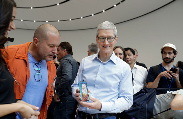 Apple có nguy cơ mất danh hiệu công ty nghìn tỷ USD.