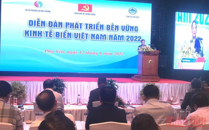 Đồng chí Trần Tuấn Anh - Ủy viên Bộ Chính trị, Trưởng Ban Kinh tế Trung ương phát biểu tại Diễn đàn.