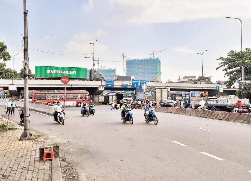 Cầu vượt Linh Xuân, thành phố Thủ Đức, thường xuyên ùn tắc giao thông vào giờ cao điểm.