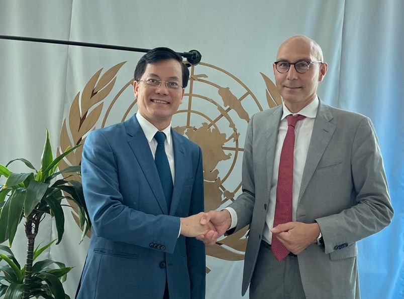 Thứ trưởng Ngoại giao Hà Kim Ngọc gặp Phó Tổng Thư ký Liên Hợp Quốc về Chính sách Volker Turk. Ảnh: BNG