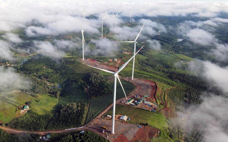 Dự án điện gió Nam Bình 1 tại xã Nam Bình, huyện Ðắk Song, tỉnh Ðắk Nông có công suất 30MW với tổng vốn đầu tư hơn 1.000 tỷ đồng. Ảnh: Hồng Nhung.