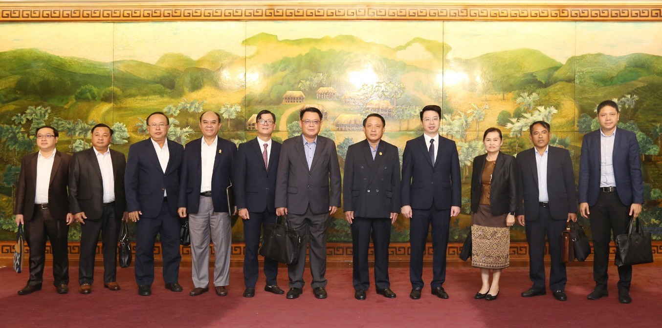 Đoàn công tác của Bộ Tài chính Lào do Bộ trưởng Bounchom Ubonpaseuth dẫn đầu đến thăm và làm việc tại Kho bạc Nhà nước Việt Nam. 