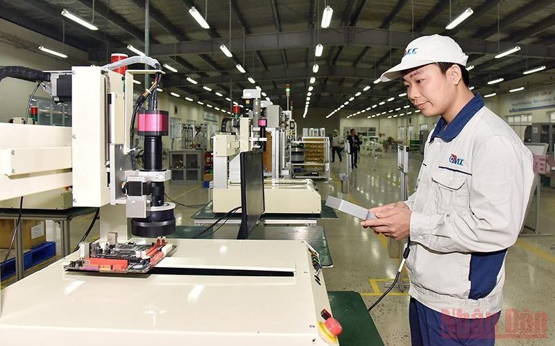 Sản xuất thiết bị tự động tại Khu công nghiệp Nam Thăng Long, Hà Nội. Ảnh: Thu Hà