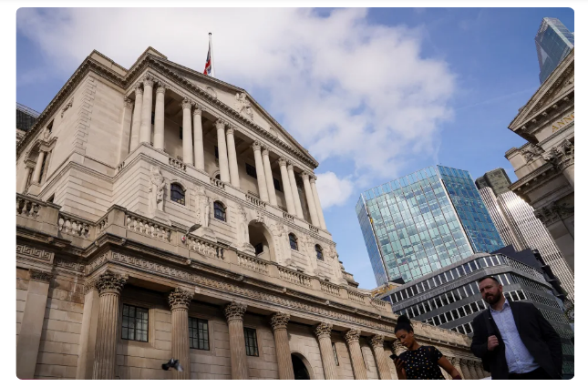 Ngân hàng Trung ương Anh dự kiến sẽ công bố quyết định tăng lãi suất lần thứ 8 liên tiếp tại cuộc họp chính sách ngày 3/11. Ảnh: Reuters