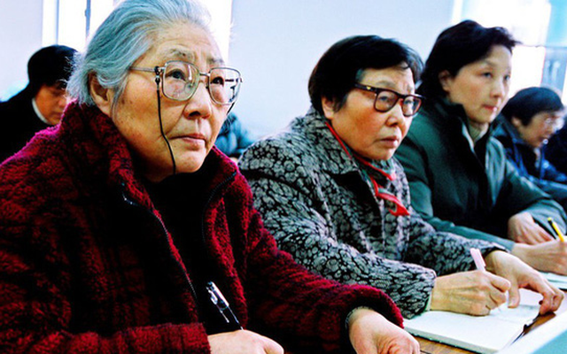 Người cao tuổi ơe Trung Quốc thi nhau đi học. Nguồn: Internet.