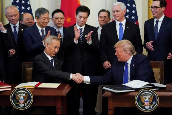 Tổng thống Mỹ Donald Trump và Thủ tướng Trung Quốc Lưu Hạc ký Thỏa thuận thương mại giai đoạn 1