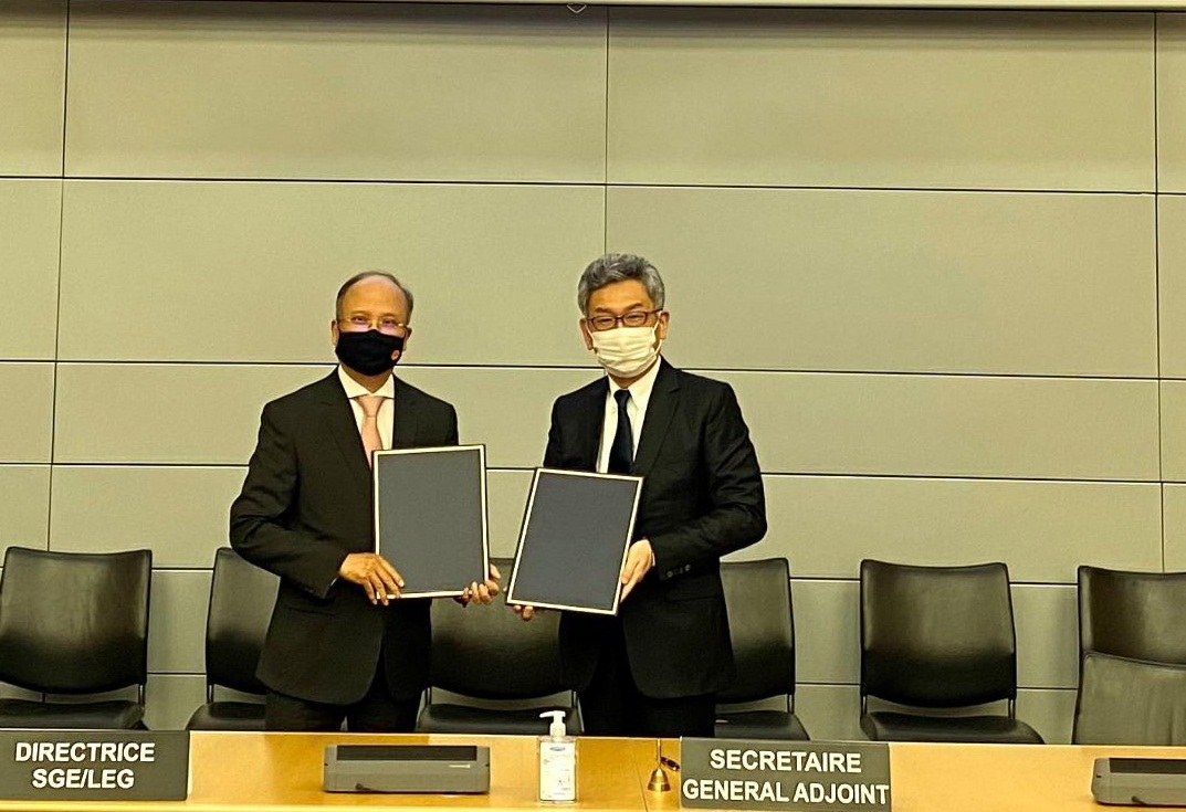 Ngày 9/2, tại trụ sở Tổ chức Hợp tác và Phát triển Kinh tế (Paris), Đại sứ Việt Nam tại Pháp Đinh Toàn Thắng thay mặt nước Cộng hòa xã hội chủ nghĩa Việt Nam ký Hiệp định thuế đa phương.