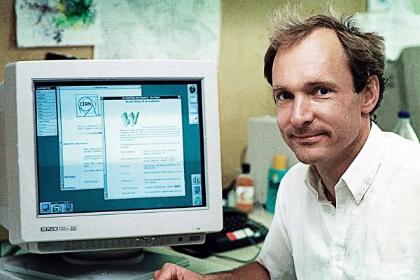 "Cha đẻ" của World Wide Web, Sir Tim Berners Lee.