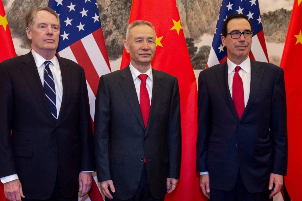 Từ trái qua: Đại diện thương mại Mỹ Robert Lighthizer, Phó Thủ tướng Trung Quốc Lưu Hạc và Bộ trưởng Tài chính Hoa Kỳ Steven Mnuchin ở Bắc Kinh vào ngày 29/3. Nguồn: AFP
