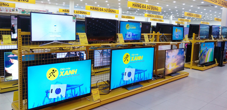 Các mẫu tivi có màn hình lớn từ 80 - 85 inch đang được siêu thị đồng loạt giảm giá.