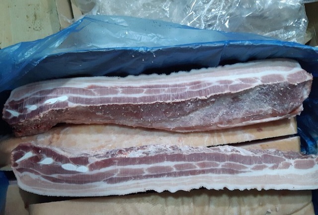 Thịt lợn đông lạnh nhập khẩu hiếm có ở siêu thị. Nguồn: Tienphong.vn