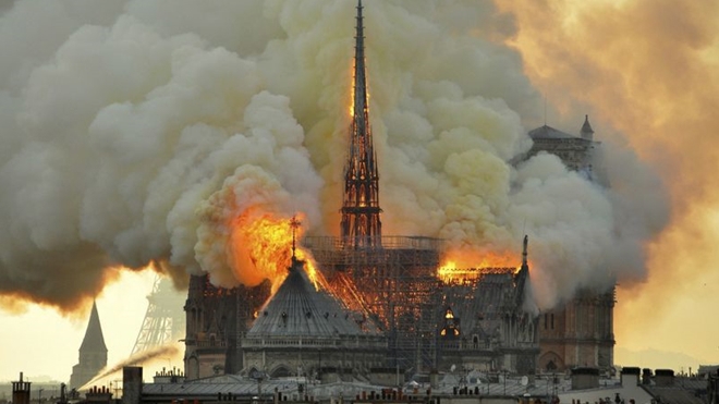 Nguyên nhân vụ cháy Nhà thờ Đức Bà Paris có thể do chập điện. Nguồn: Wired