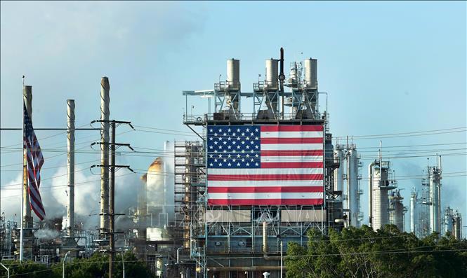 Cơ sở lọc dầu Wilmington của Mỹ ở Los Angeles, California ngày 21/4. Ảnh: AFP/TTXVN