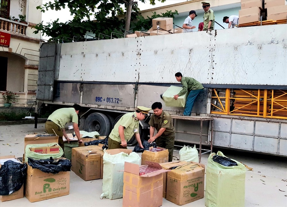 Đây là vụ vận chuyển số lượng lớn thuốc lá lậu qua địa bàn Quảng Bình bị bắt giữ. Nguồn: Lê Phi Long/laodong.vn