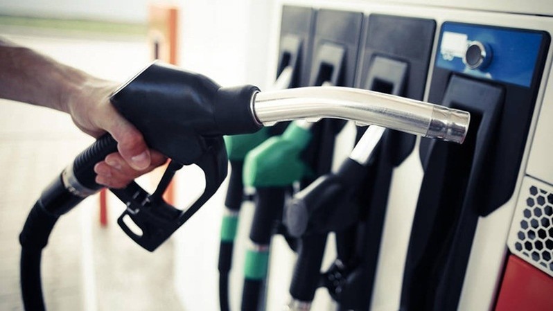 Giá xăng dầu tăng thấp hơn mức tăng của giá thành phẩm xăng dầu thế giới. Nguồn: Internet