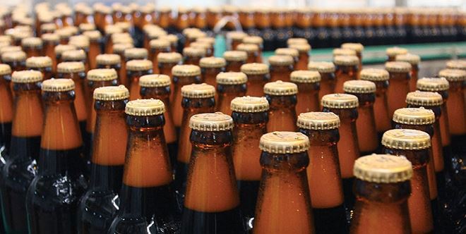 Tăng thuế để nâng giá thành; xử phạt nghiêm khắc hành vi khuyến khích sử dụng rượu, bia…Nguồn: Internet