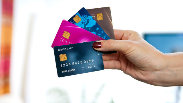 Thường xuyên cập nhật sao kê thẻ tín dụng để biết mình đã xài bao nhiêu trên hạn mức được cấp. Nguồn: Internet
