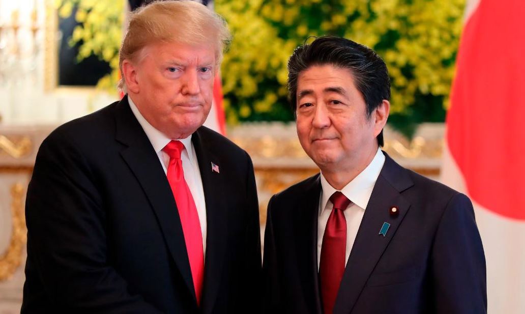 Tổng thống Mỹ Donald Trump (trái) và Thủ tướng Nhật Bản Shinzo Abe. Nguồn: Getty Images.