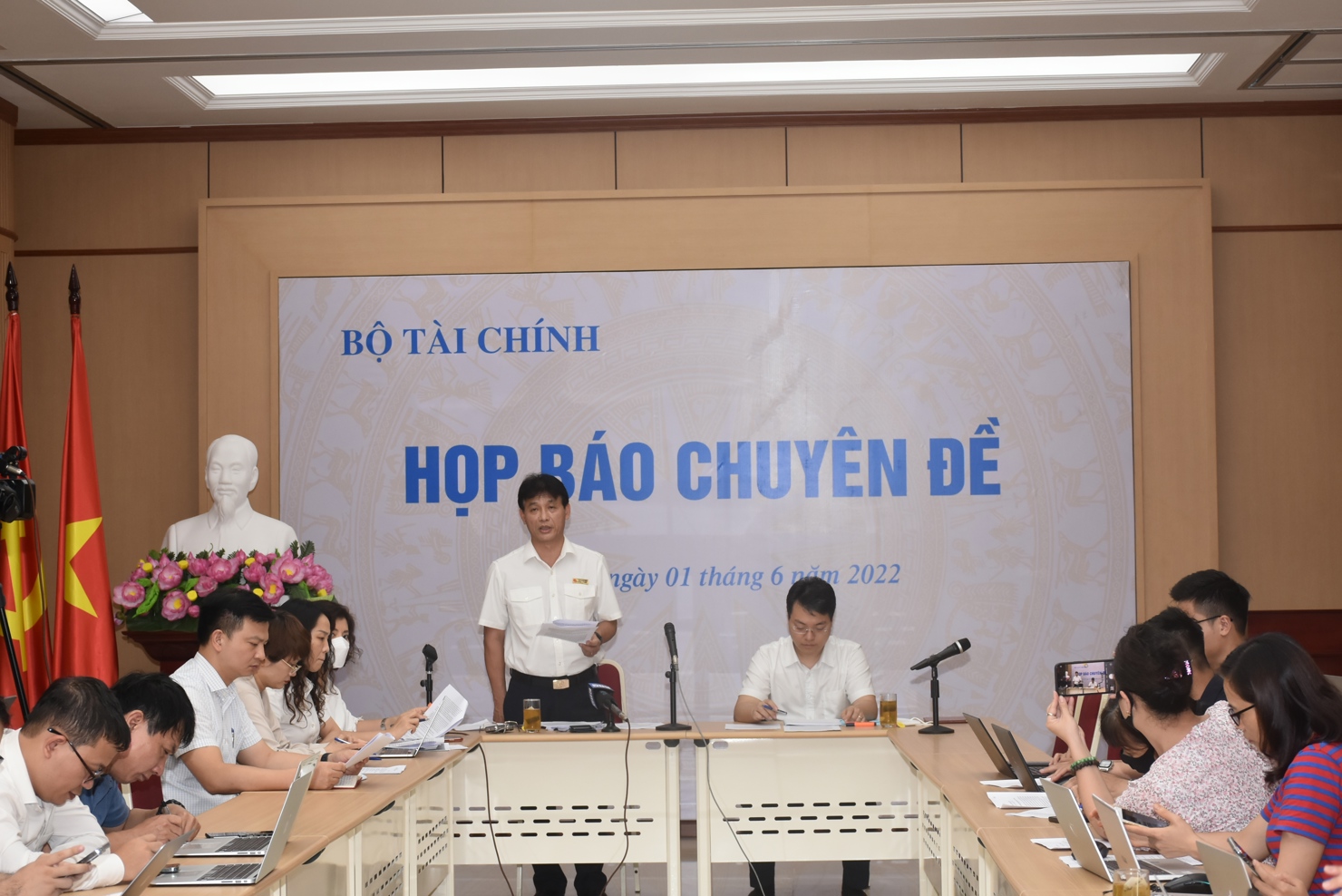  Phó Tổng cục Trưởng Tổng cục Thuế Đặng Ngọc Minh phát biểu tại cuộc họp báo.