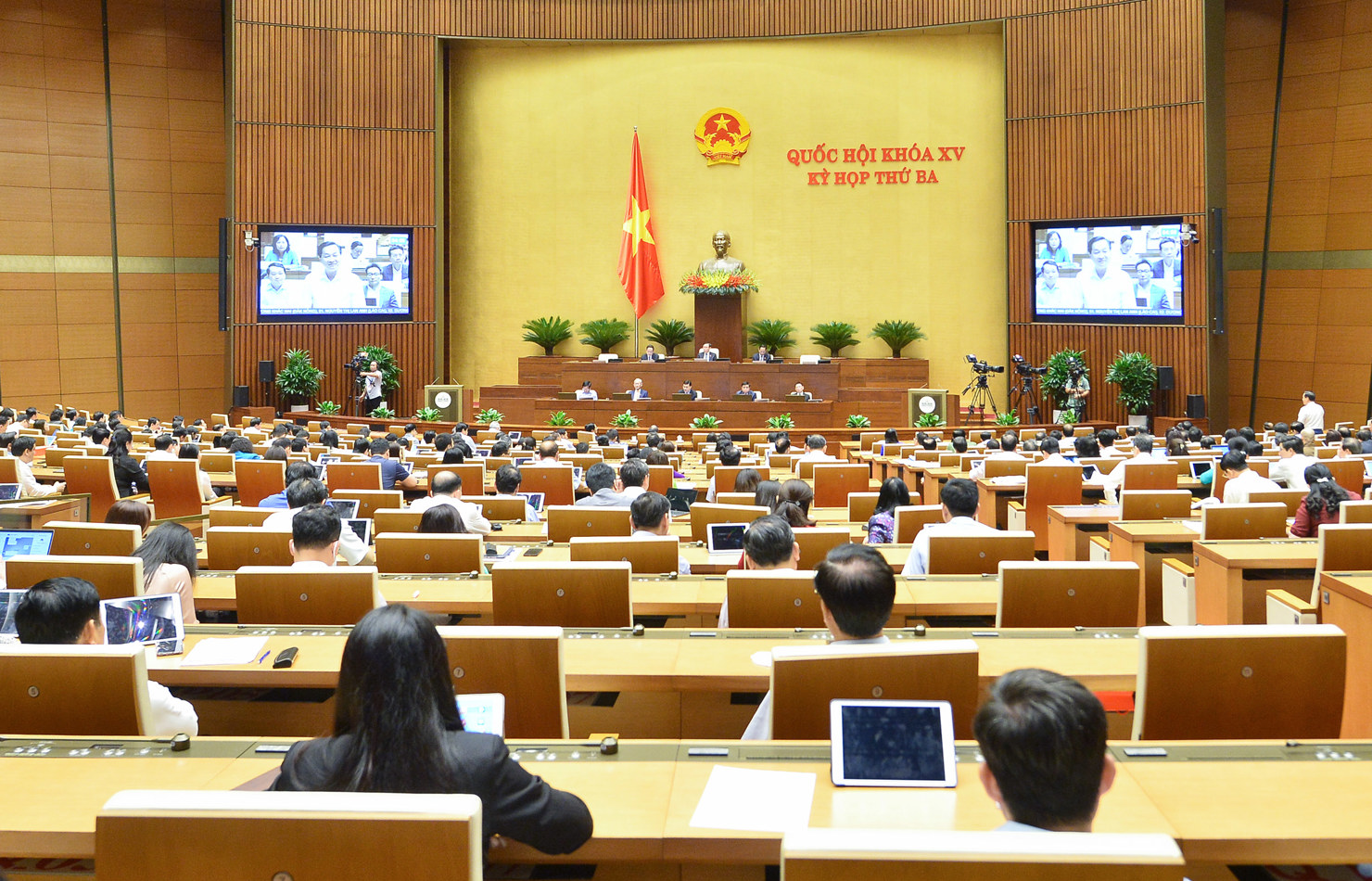 Phó Thủ tướng Chính phủ Lê Minh Khái đã giải trình làm rõ một số vấn đề "nóng" đang được đông đảo cử tri cả nước quan tâm theo dõi.