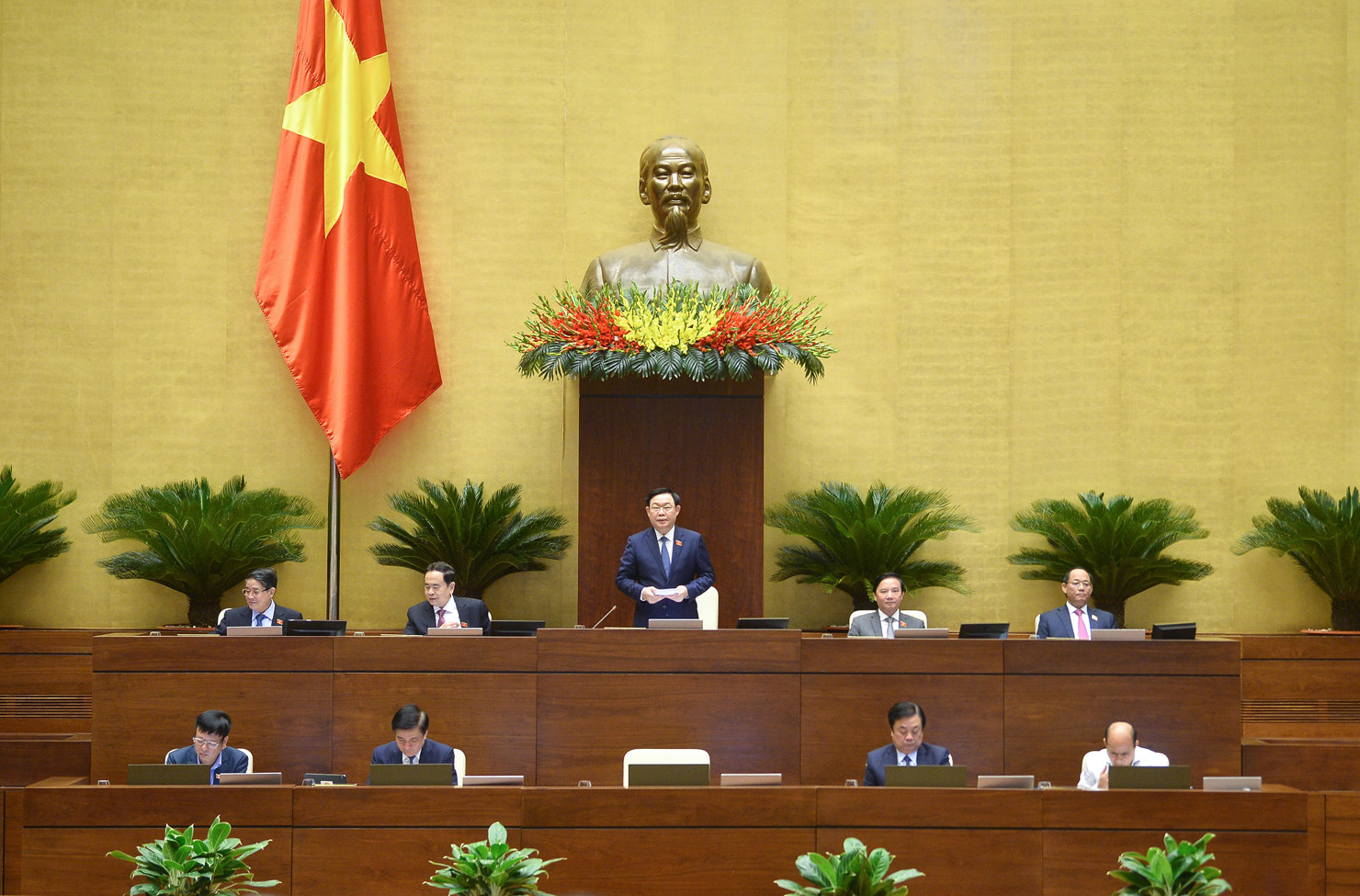 Chủ tịch Quốc hội Vương Đình Huệ phát biểu kết luận phần chất vấn và trả lời chất vấn của Bộ trưởng Bộ Nông nghiệp và Phát triển nông thôn Lê Minh Hoan.