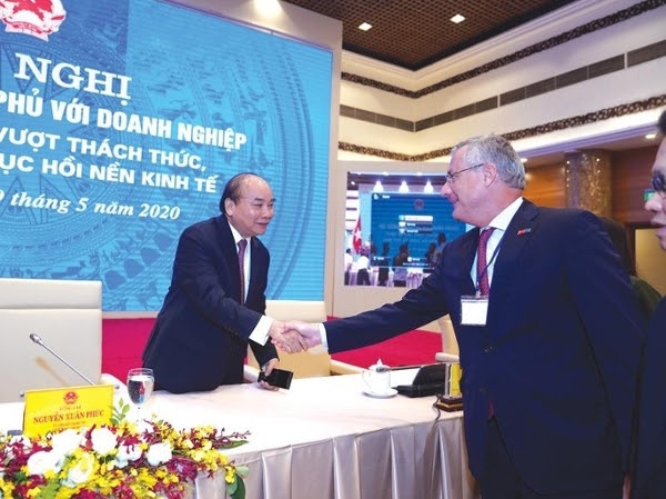 Chủ tịch EuroCham Nicolas Audier và Thủ tướng Nguyễn Xuân Phúc. Nguồn: baoquocte.vn