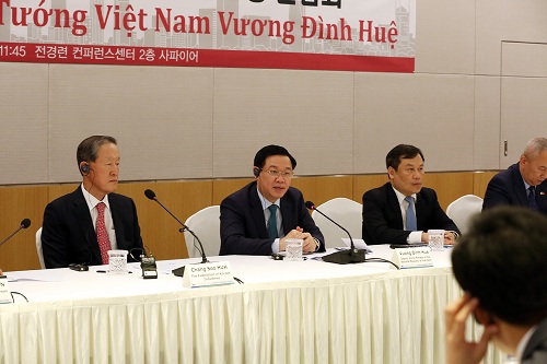 Phó Thủ tướng Vương Đình Huệ tại buổi làm việc với Hiệp hội tài chính KOFIA và Liên đoàn Công nghiệp Hàn Quốc (FKI). Nguồn: baochinhphu.vn