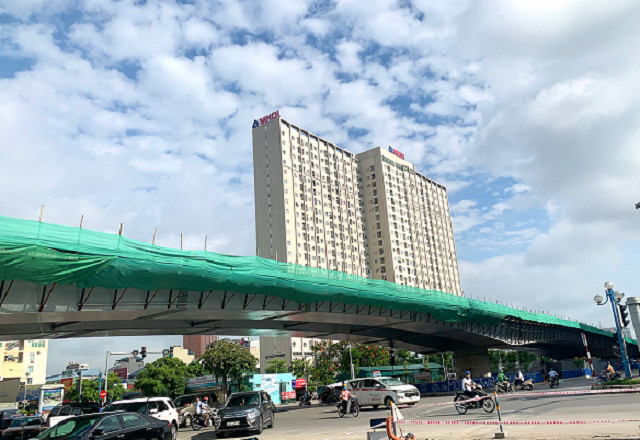 Dự án cầu vượt nút giao đường Hoàng Quốc Việt-đường Nguyễn Văn Huyên. Ảnh: Báo Chính phủ.