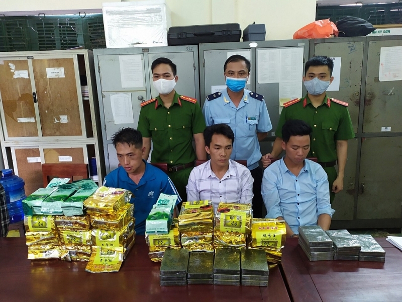 Cục Hải quan Nghệ An phối hợp với Công an huyện Kỳ Sơn, Nghệ An phá thành công chuyên án mua bán trái phép chất ma túy xuyên quốc gia