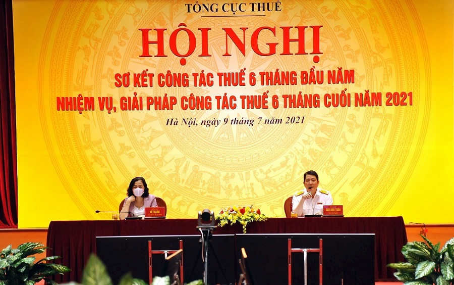 Thứ trưởng Bộ T&agrave;i ch&iacute;nh Vũ Thị Mai tới dự v&agrave; chỉ đạo hội nghị