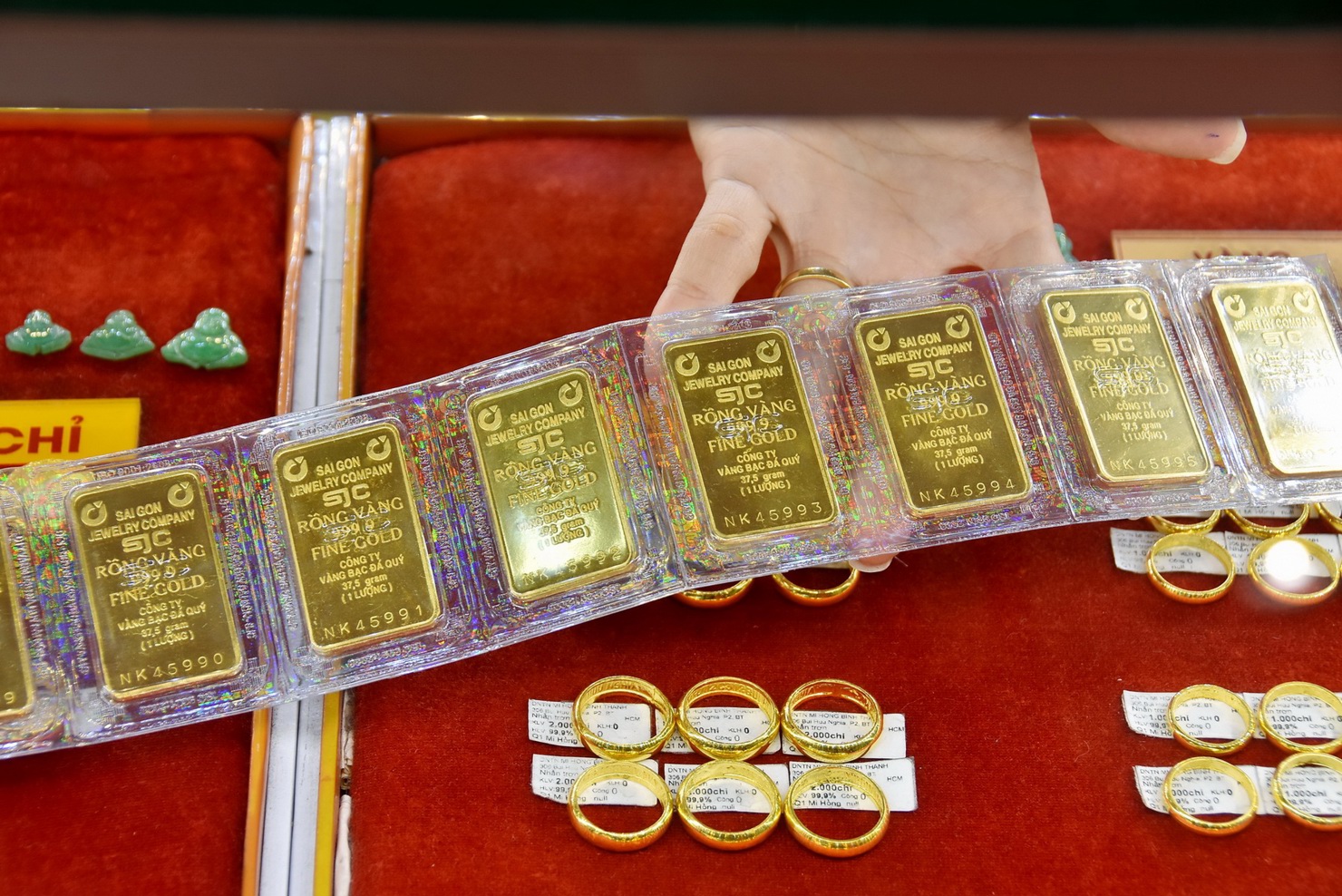 Hiện chênh lệch giữa vàng miếng SJC và vàng trang sức chỉ còn 9.500.000 đồng/lượng. Nguồn: Internet