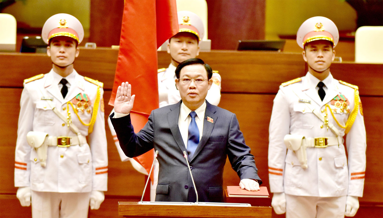 Ông Vương Đình Huệ Chủ tịch Quốc hội khóa XV tuyên thệ nhận chức.