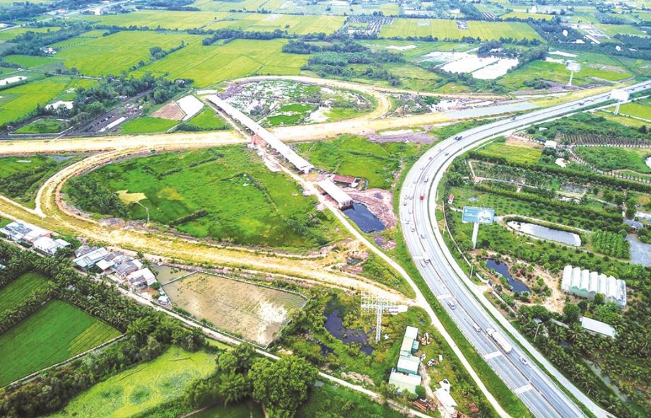 Chính phủ giao triển khai đồng thời một số công việc liên quan đến công tác bồi thường, hỗ trợ, tái định cư trong giai đoạn chuẩn bị dự án xây dựng đường bộ cao tốc Châu Đốc - Cần Thơ - Sóc Trăng.