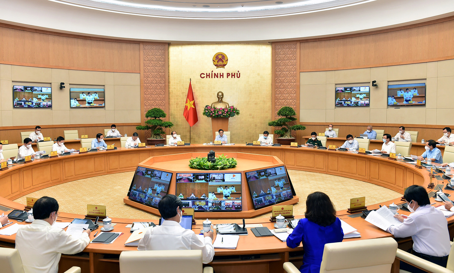 Thủ tướng Phạm Minh Chính sẽ chủ trì Phiên họp Chính phủ trực tuyến với các địa phương về tình hình phát triển kinh tế - xã hội tháng 7 và 7 tháng đầu năm 2021, công tác phòng chống dịch COVID-19 và nhiệm vụ, giải pháp trọng tâm những tháng cuối năm.