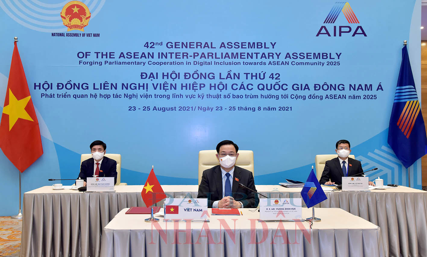 Chủ tịch Quốc hội Vương Đình Huệ - Trưởng đoàn biểu cấp cao Quốc hội Việt Nam ​​tham dự Lễ bế mạc.