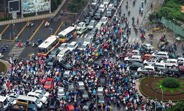 Người dân Hà Nội nói riêng và cả nước đã quá quen với sự ùn tắc giao thông.