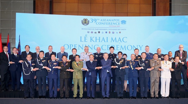 Đại tướng Tô Lâm, Bộ trưởng Bộ Công an chụp ảnh kỷ niệm  với các đại biểu tại Hội nghị. Ảnh: TH.