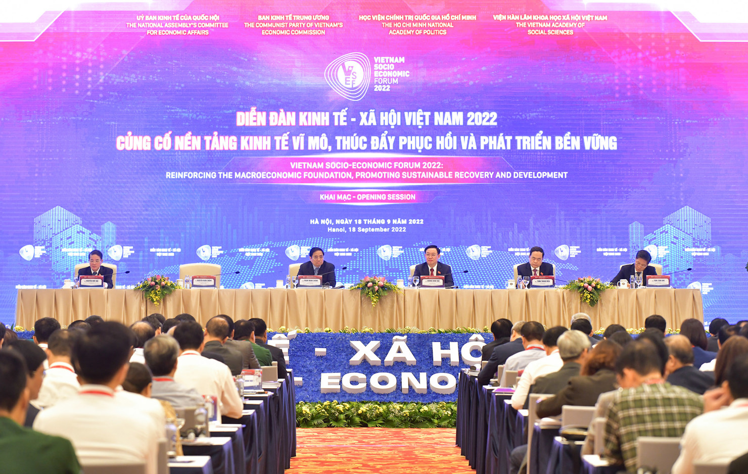 Diễn đàn Kinh tế - Xã hội Việt Nam năm 2022' với chủ đề ''Củng cố nền tảng kinh tế vĩ mô, thúc đẩy phục hồi và phát triển bền vững''