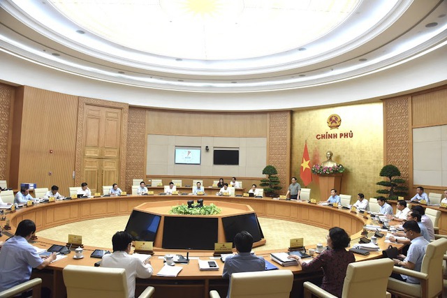 Thủ tướng Chính phủ Phạm Minh Chính chủ trì phiên họp chuyên đề, thảo luận về nhiều nội dung quan trọng liên quan tới xây dựng pháp luật và ổn định kinh tế vĩ mô.