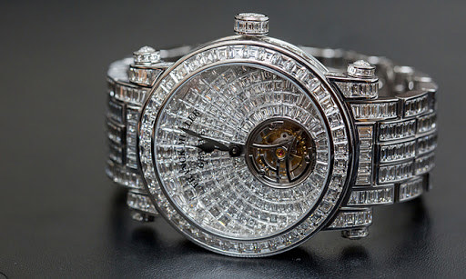Một trong những chiếc đồng hồ đeo tay xa xỉ hàng đầu thế giới tên Round Tourbillon Invisible Set Baguette Diamonds vừa có 5 ngày 'lưu diễn' tại Việt Nam trong hành trình 3 tuần đến 6 thành phố châu Á.