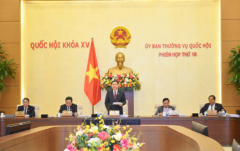 Chủ tịch Quốc hội Vương Đình Huệ phát biểu khai mạc Phiên họp thứ 16 của Uỷ ban Thường vụ Quốc hội. 