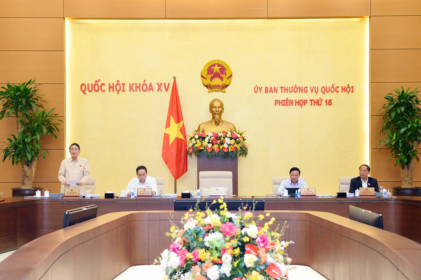 Phó Chủ tịch Quốc hội Nguyễn Đức Hải chủ trì phiên thảo luận.