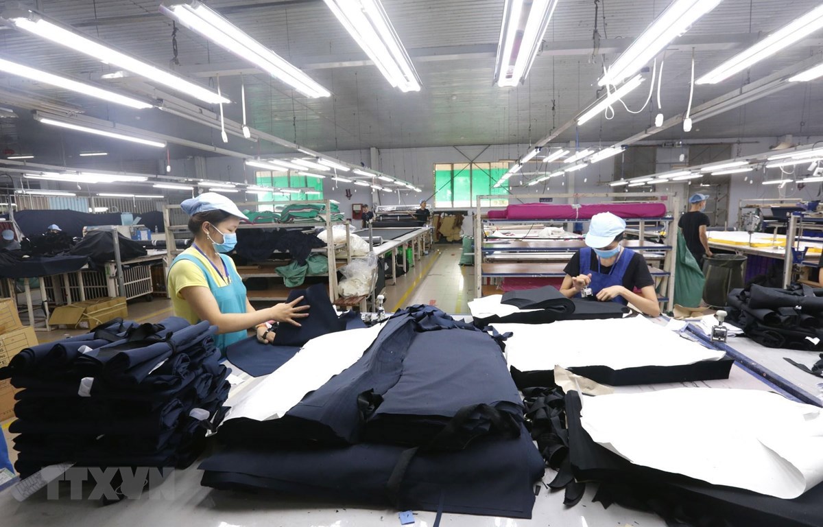 Các dây chuyền dệt may của Công ty Cổ phần dệt may Phú Hòa An tại Khu công nghiệp Phú Bài, tỉnh Thừa Thiên Huế. (Ảnh: Anh Tuấn/TTXVN)