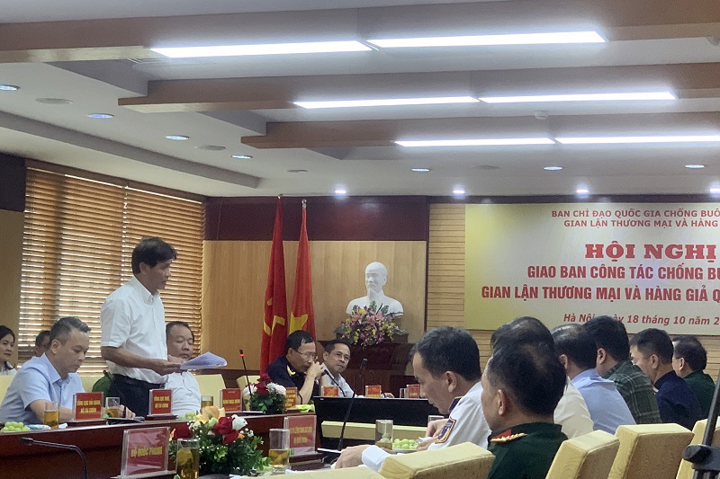 Phó Tổng cục trưởng Tổng cục Thuế Đặng Ngọc Minh báo cáo về công tác chống gian lận thuế tại Hội nghị giao ban công tác chống buôn lậu, gian lận thương mại và hàng giả quý III/2022.